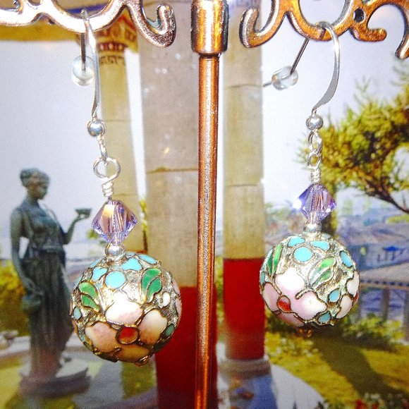 Handmade artisanal earrings in the Cloisonne style distinguished by lilac hues - Picture 1 of 8